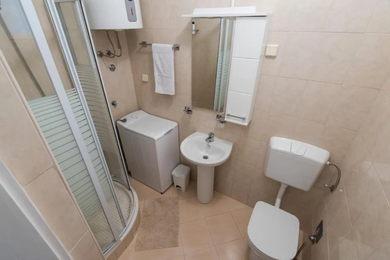 Apartman Na Stanovima 자다르 0*,