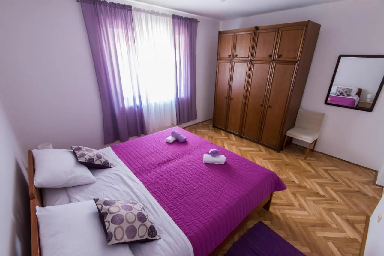 Apartman Na Stanovima 자다르 0*,