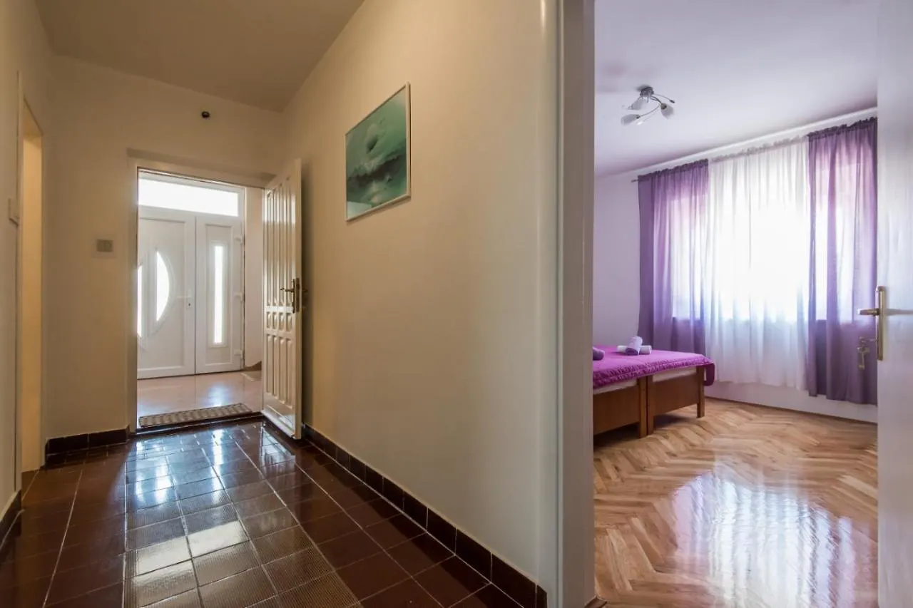 아파트 Apartman Na Stanovima 자다르