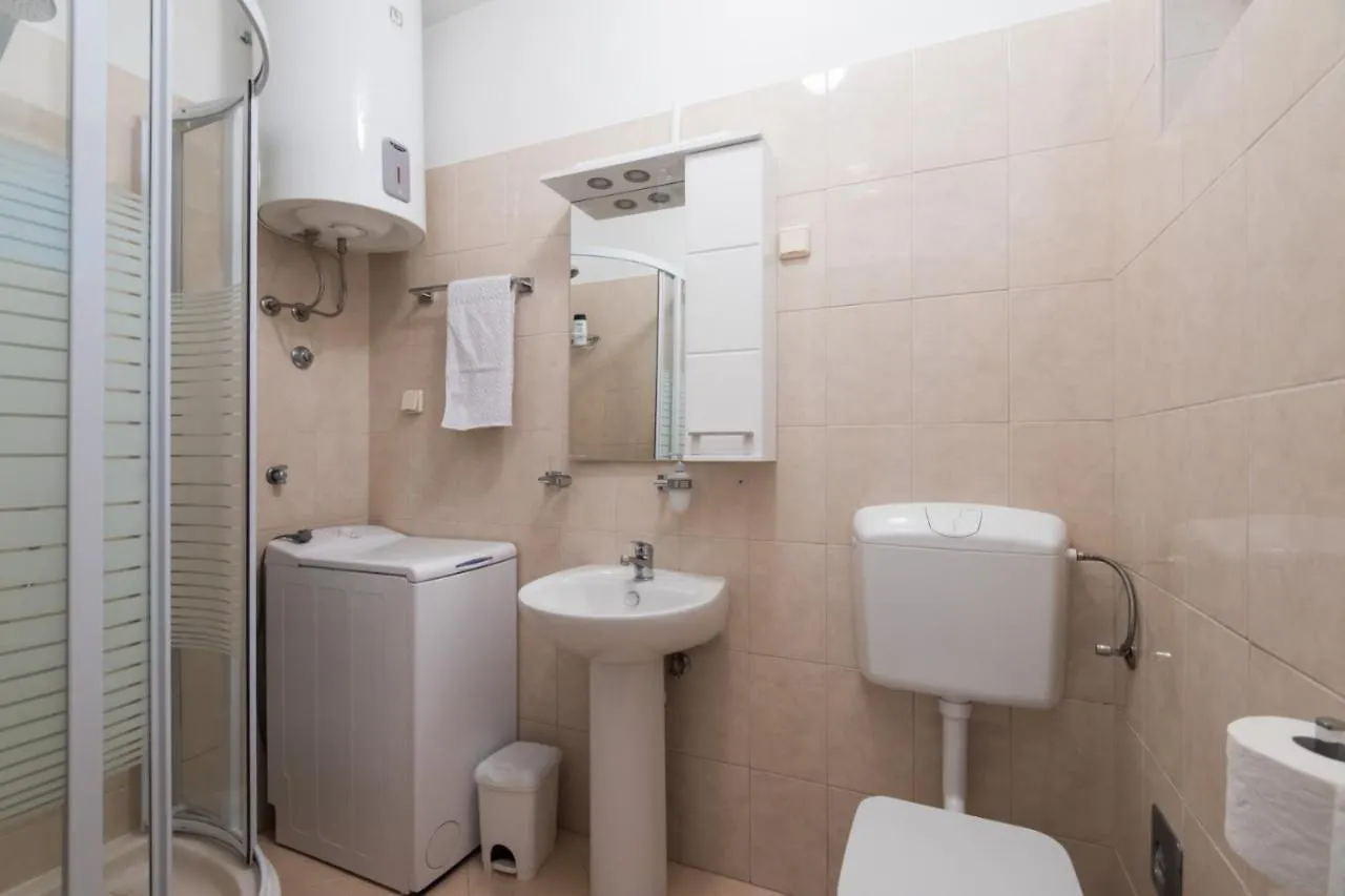 아파트 Apartman Na Stanovima 자다르